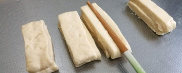 早餐油条如何做 早餐油条松软香嫩是怎么做的