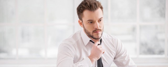 简单穿搭技巧男生 平时男生怎样穿衣