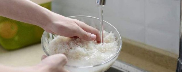 精确淘米技巧 怎样淘米