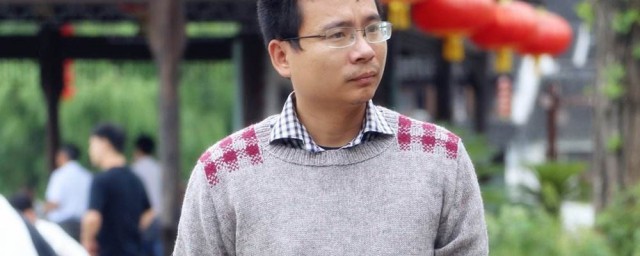 男士羊绒衫搭配要领 男士羊绒衫如何搭配