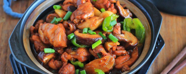 菱角焖鸡怎样做 菱角焖鸡在家制作教程