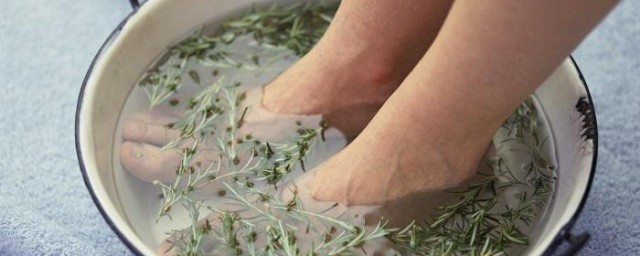 泡脚汤制作技巧 怎样做扶阳浴足汤