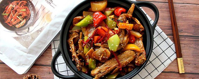 干锅鸭煮莴笋怎样做 干锅鸭煮莴笋做法简介