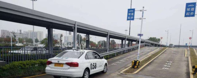 下陡坡怎样精确开车 下陡坡精确开车技巧
