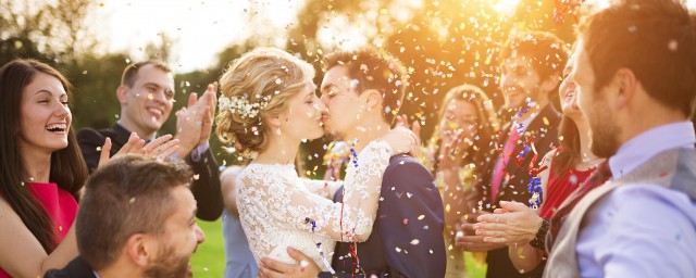 结婚怎样祝福 祝福新人结婚的话