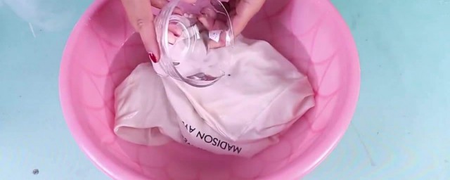 发霉的衣服怎样洗 怎样洗发霉的衣服