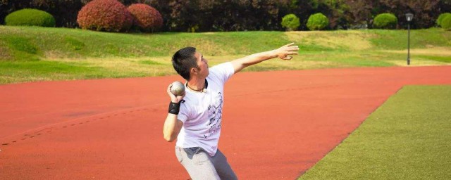 铅球运动会加油稿 如何写铅球运动加油稿