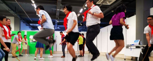 多人并排跳绳技巧 多人并排跳绳技巧是什么