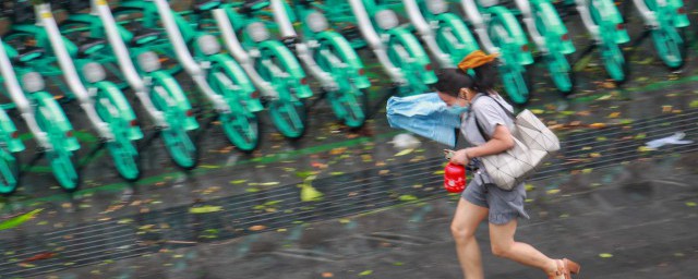 雨冷发朋友圈的句子 如何写出雨的冷