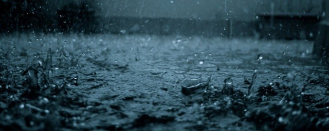 写雨大雨冷的句子 描写雨夜寒冷的句子