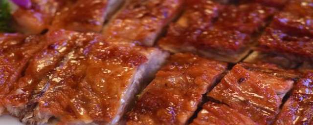 烤箱烤排骨的简单做法 需要的材料如下
