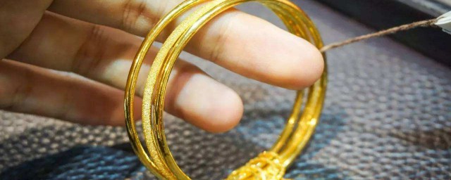 戴金镯技巧 戴金镯子对身体有好处吗