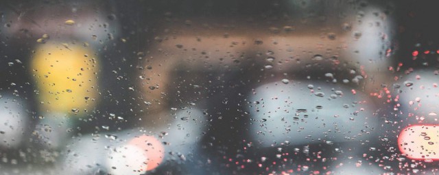 下雨天简短早安心语 下雨天简短早安心语集锦