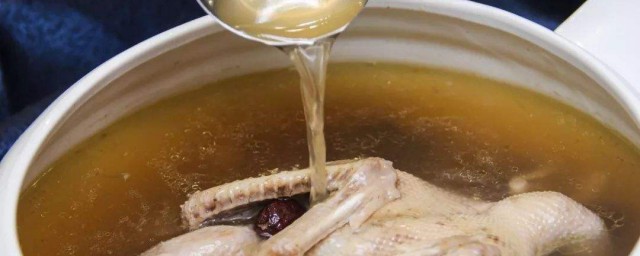 鸡骨架熬汤三个办法 筒骨鸡架汤的炖法推荐