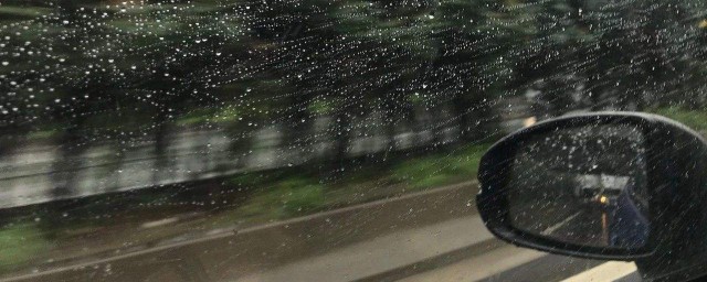 形容下雨天心情不好的句子 雨天伤感的句子