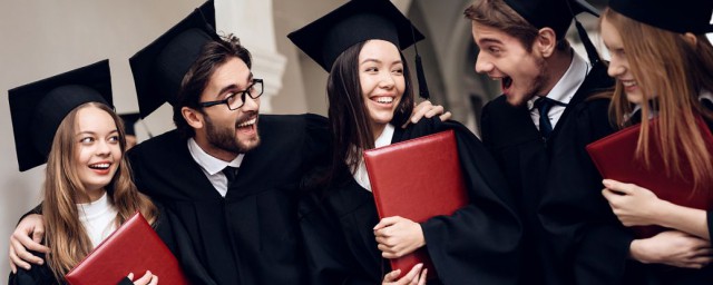 祝福学长学姐的精辟话 给学长学姐的祝福语句