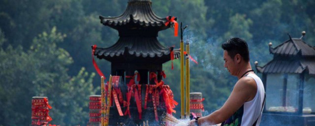 梦到烧香拜佛是什么意思 梦到烧香拜佛的寓意