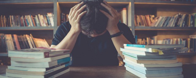 两耳不闻窗外事的意思 两耳不闻窗外事的意思是什么