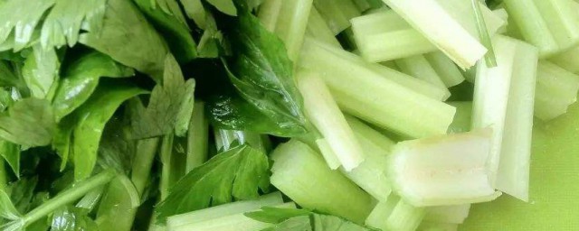 芹菜怎样做好吃又简单 芹菜好吃又简单的做法