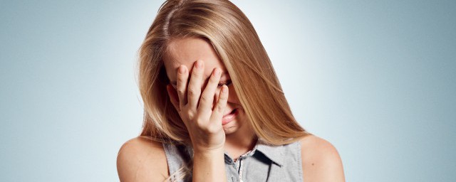 哭完后眼睛消肿的技巧 眼睛哭肿了应该怎样办