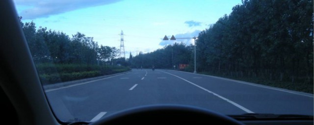 乡路窄弯开车办法 乡路窄弯开车方式分享