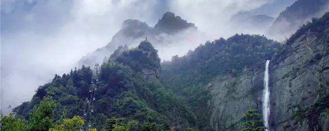 日照香炉生紫烟生意思是什么 望庐山瀑布原文及翻译