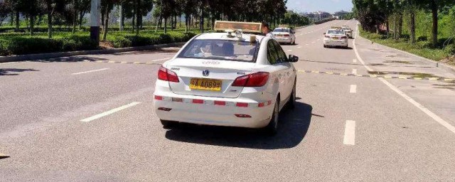科三在路上行驶不跑偏技巧 怎样行驶不跑偏