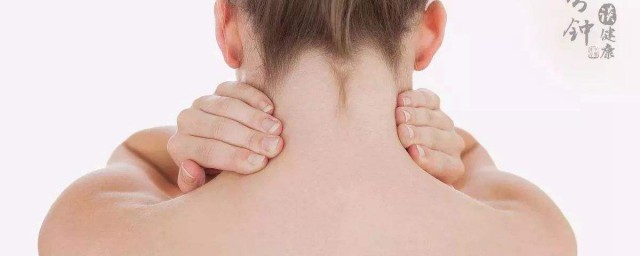 脖子僵硬按摩要领 落枕脖子僵硬这样按摩