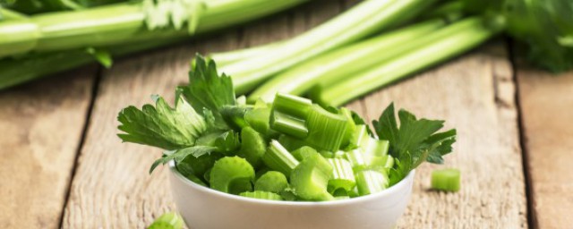 芹菜叶炒腐竹诀窍 芹菜叶炒腐竹烹饪技巧