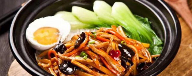 如何做鱼肉煲仔饭 鱼肉煲仔饭的做法