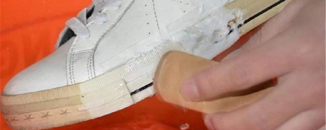 小白鞋蹭黑清洗小窍门 清洗小白鞋的小妙招