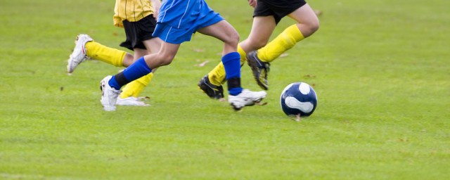 足球合理冲撞办法 足球合理冲撞办法和注意事项