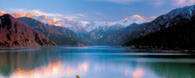 新疆旅游景点有哪些 新疆旅游必去的三个景点简介
