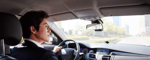 车感叹号亮是什么意思 汽车仪表盘感叹号灯亮是什么原因