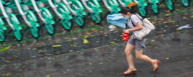 秋雨降温了关心的句子 表达秋雨降温的说说