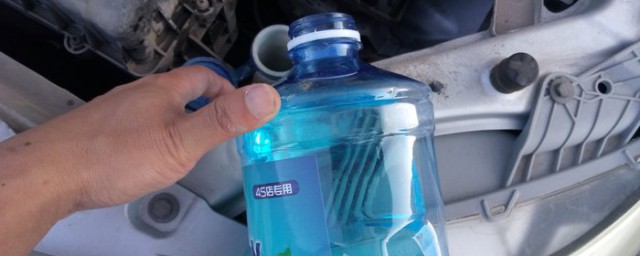 怎么加玻璃水 玻璃水应该加在哪个位置
