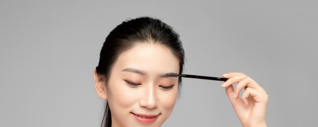 女生眉毛变浓要领 怎么使女生眉毛变浓变密