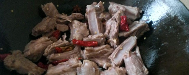 风干羊肉怎样做好吃 做羊肉的时候有什么技巧