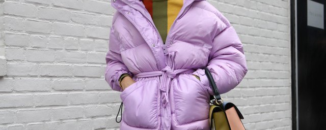浅色羽绒服怎样洗最好 浅色的羽绒服怎样洗才干净