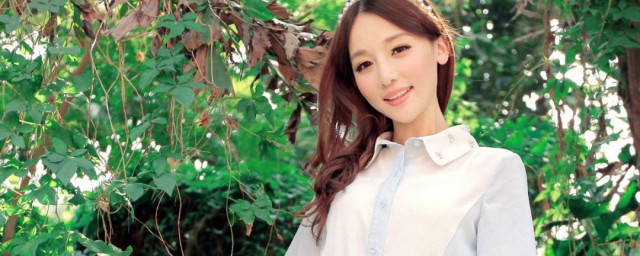 秋冬款半身裙穿搭 秋冬款半身裙怎样穿搭