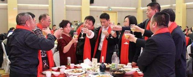 公司年会祝酒词开场白简短 公司年会祝酒词范文