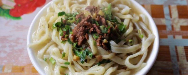 怎样做肉丝手擀面 怎样做美味的青椒肉丝手擀面