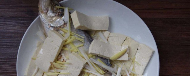 怎样做咸鱼豆腐汤 咸鱼豆腐汤的做法