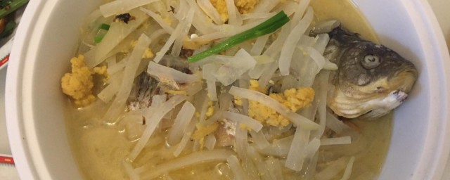 鲫鱼萝卜丝汤怎样炖好喝又营养 鲫鱼萝卜丝汤的做法