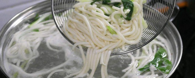 饸烙面的和面技巧 这样和面的面条更加有嚼劲