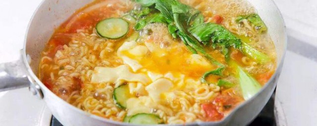 煮方便面什么时候放鸡蛋 煮方便面放鸡蛋的最佳时间