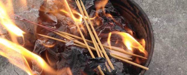 死者的哪些东西不能烧 相传老人去世后这两样东西不能轻易烧掉