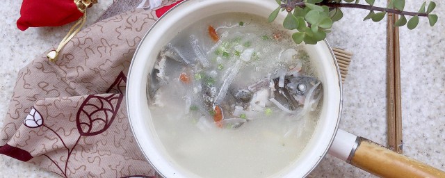 鲫鱼白汤的做法 白汤鲫鱼的烹饪技巧