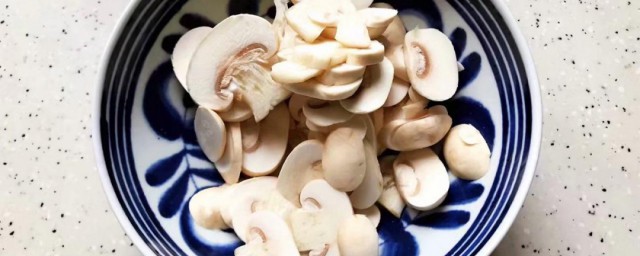 口蘑做汤的次序 需要添加什么材料呢