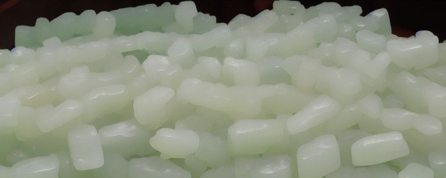 和田白玉和翡翠哪个贵